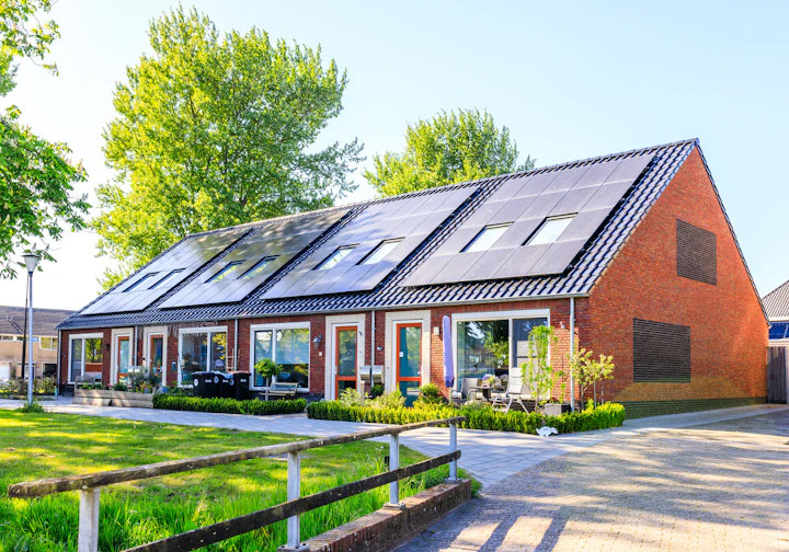 Casas com painéis solares no telhado